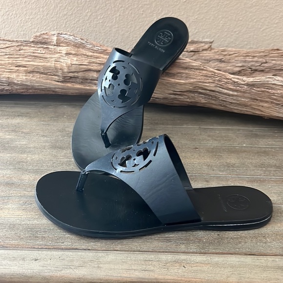 Excellent preloved Tory Burch Zoey Thong Sandal. Maybe wore twice. - Picture 8 of 10